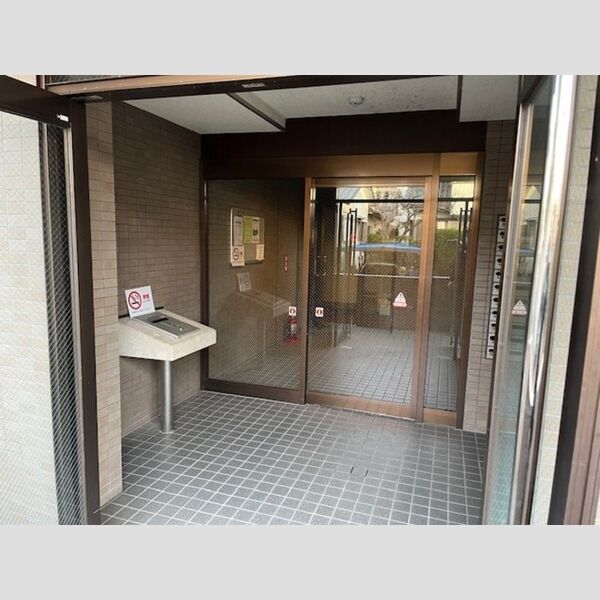 エントランス (エントランス)