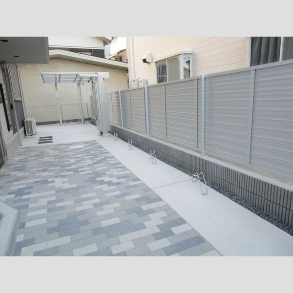 現地周辺 (駐輪場)