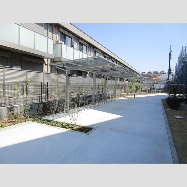 現地周辺 (駐輪場)