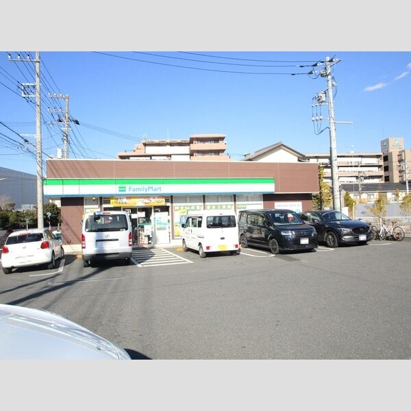 現地周辺 (ファミリーマート市川インター店)