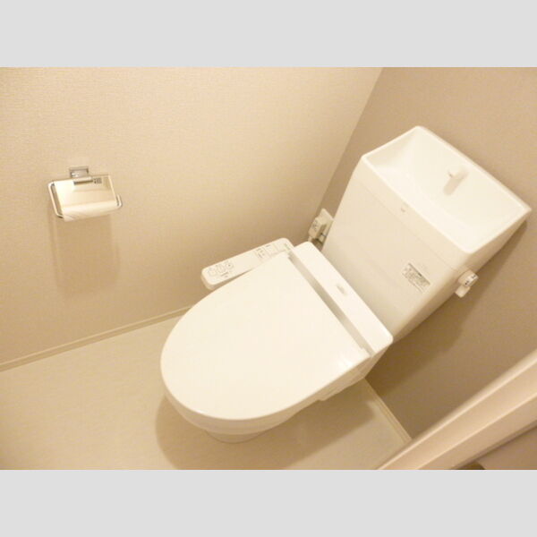 トイレ (温水洗浄暖房便座仕様です)