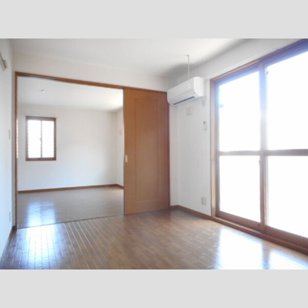 居室・リビング (居室全景)