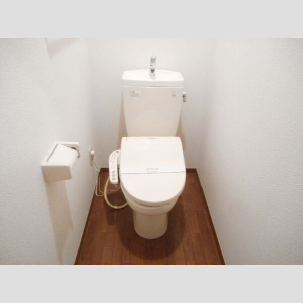 トイレ (温水洗浄暖房便座仕様です)