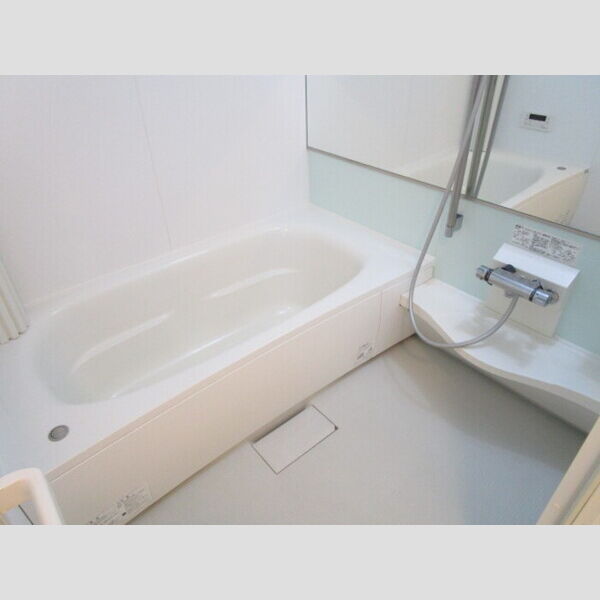 バス (追い焚き給湯機能付き浴室)