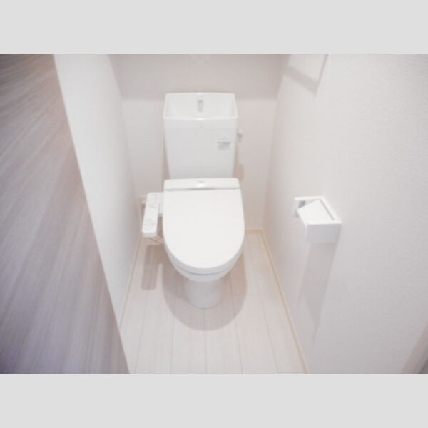 トイレ (温水洗浄暖房便座仕様です)