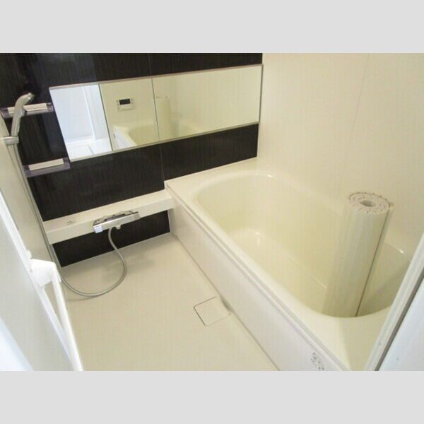 バス (追い焚き給湯機能付き浴室)