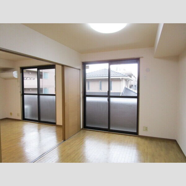 その他 (西側洋室)