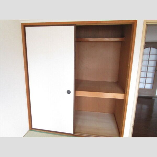 収納 (押入)