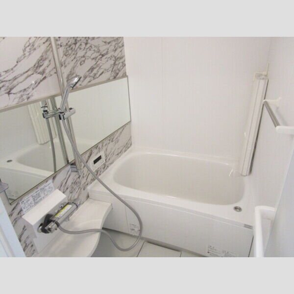 バス (追い焚き給湯機能付き浴室)