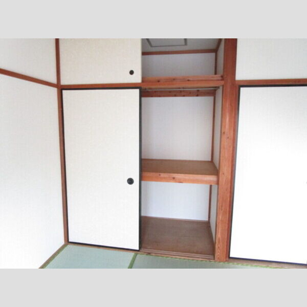 収納 (押入)
