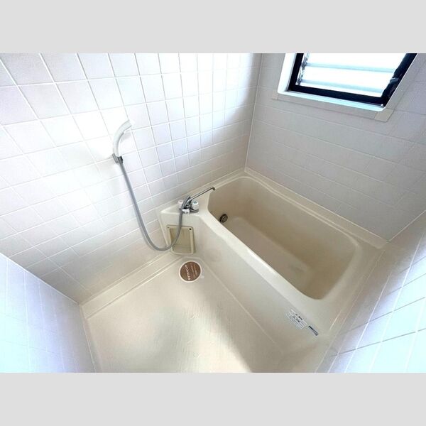 バス (追い焚き給湯機能付き浴室(小窓付))