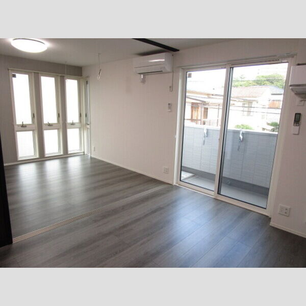 居室・リビング (居室全景)