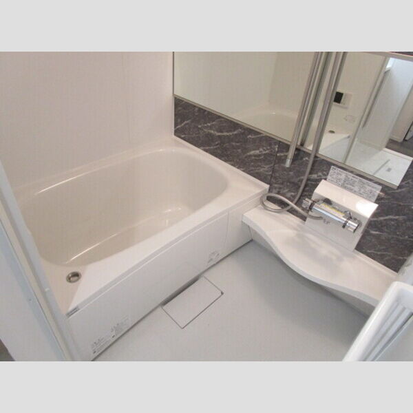 バス (追い焚き給湯機能付き浴室)