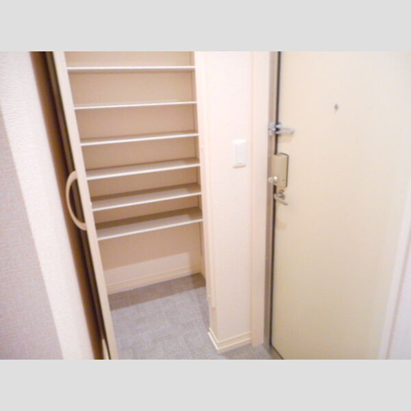 玄関 (シューズクローク)