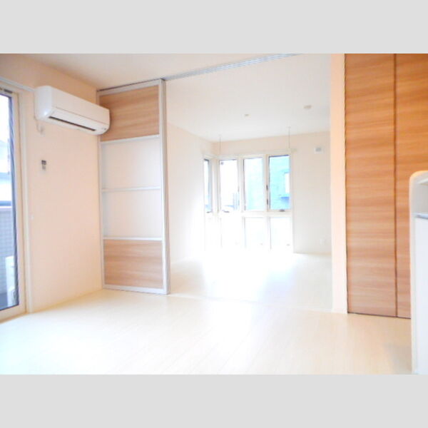 居室・リビング (居室全景)