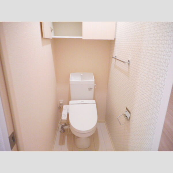 トイレ (温水洗浄暖房便座仕様です)