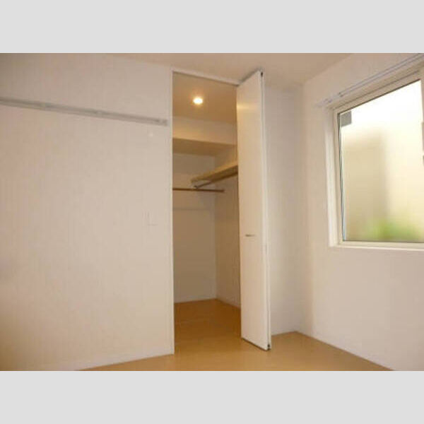 収納 (ウォークインクローゼット(102))