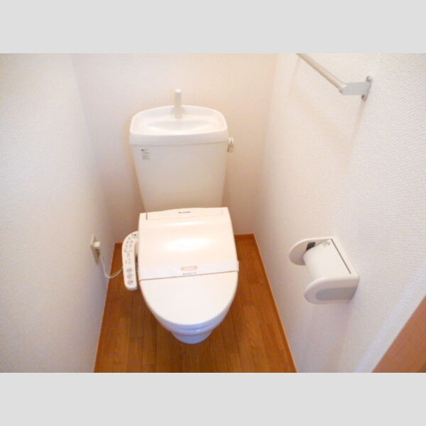 トイレ (温水洗浄暖房便座仕様です)
