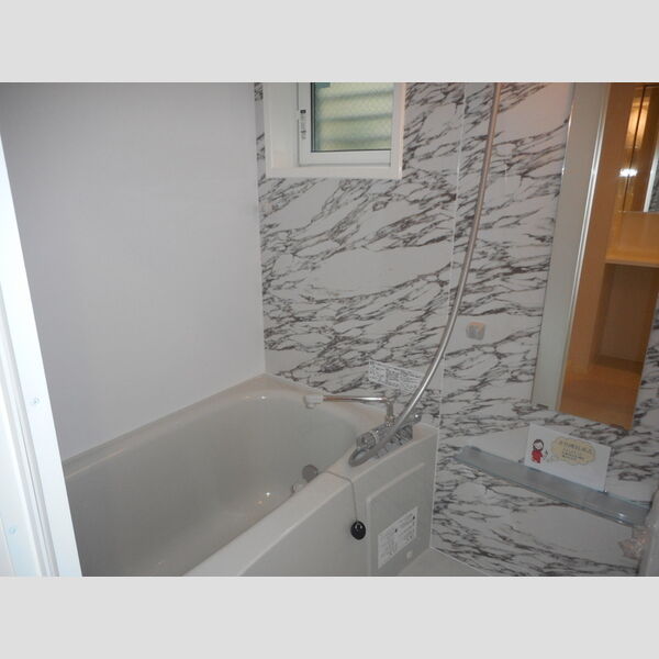 バス (追い焚き給湯機能付き浴室(小窓付))