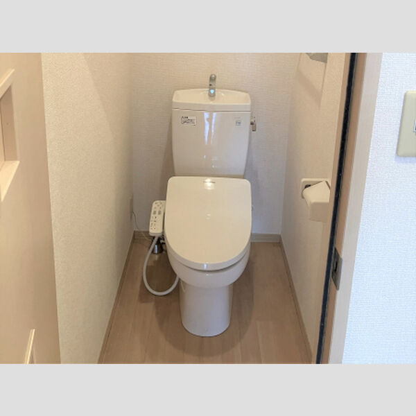 トイレ (温水洗浄暖房便座)