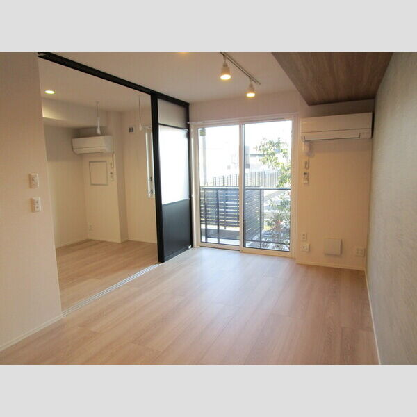 居室・リビング (居室全景)