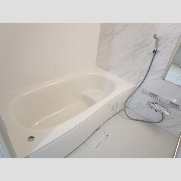 バス (追い焚き給湯機能付き浴室)