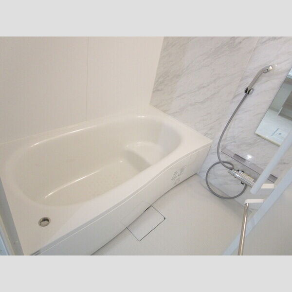 バス (追い焚き給湯機能付き浴室)