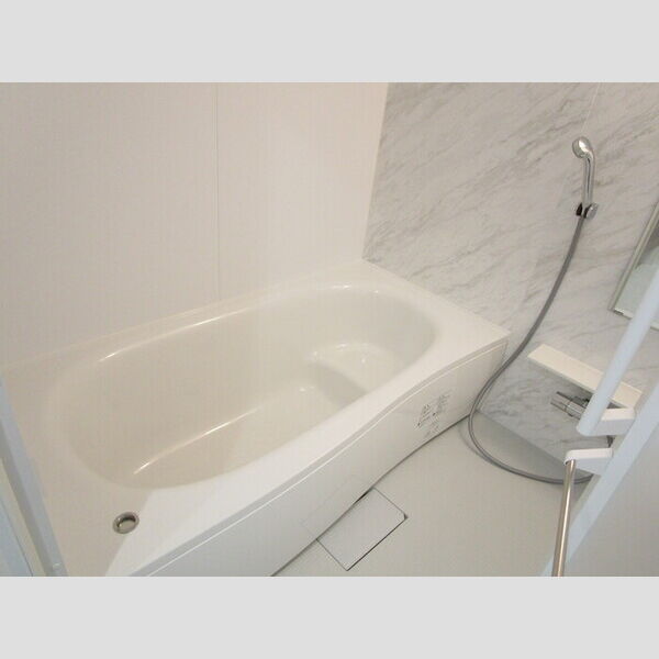 バス (追い焚き給湯機能付き浴室)