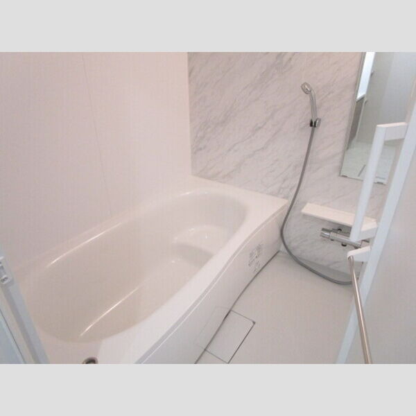 バス (追い焚き給湯機能付き浴室)