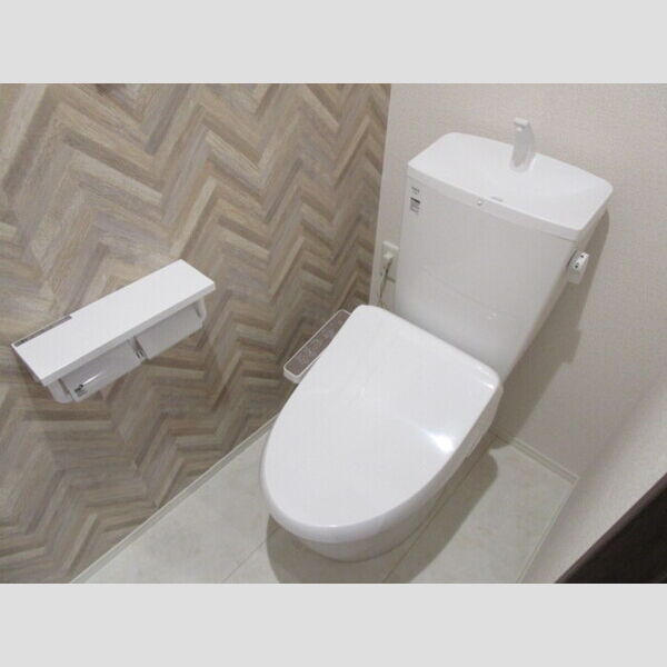 トイレ (温水洗浄暖房便座)