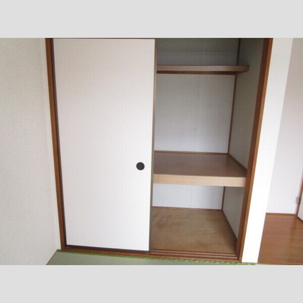 収納 (押入)