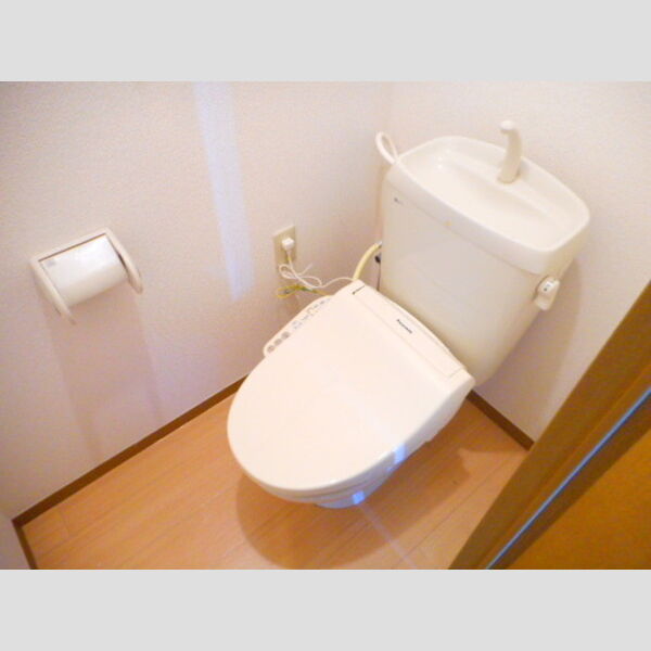 トイレ (温水洗浄暖房便座仕様です)