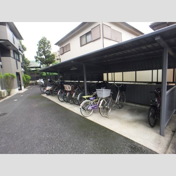 現地周辺 (駐輪場)