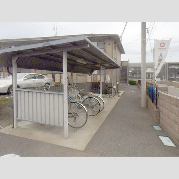 現地周辺 (駐輪場)