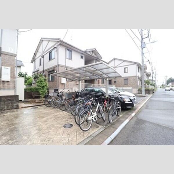 現地周辺 (駐輪場)