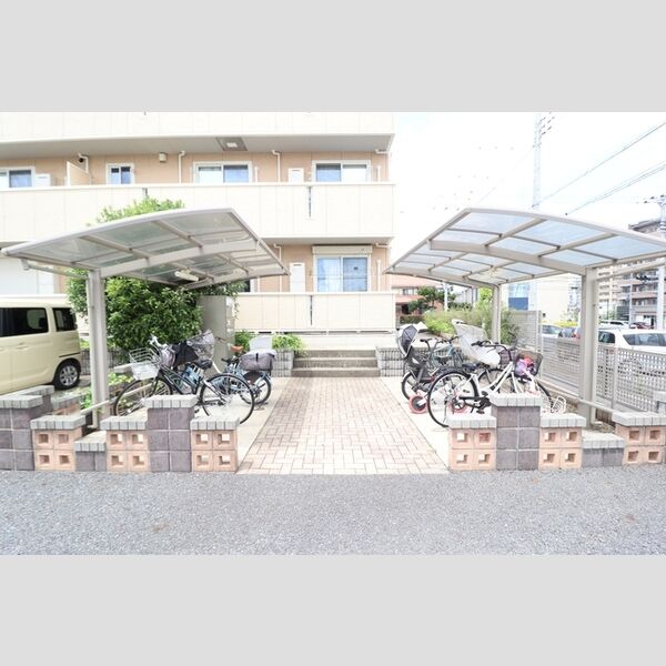 現地周辺 (駐輪場)