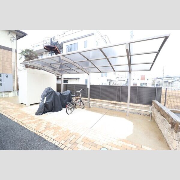 現地周辺 (駐輪場)