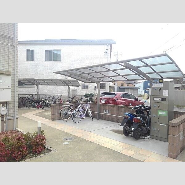 現地周辺 (駐輪場)