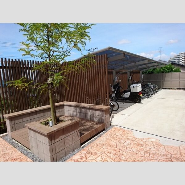 現地周辺 (駐輪場)