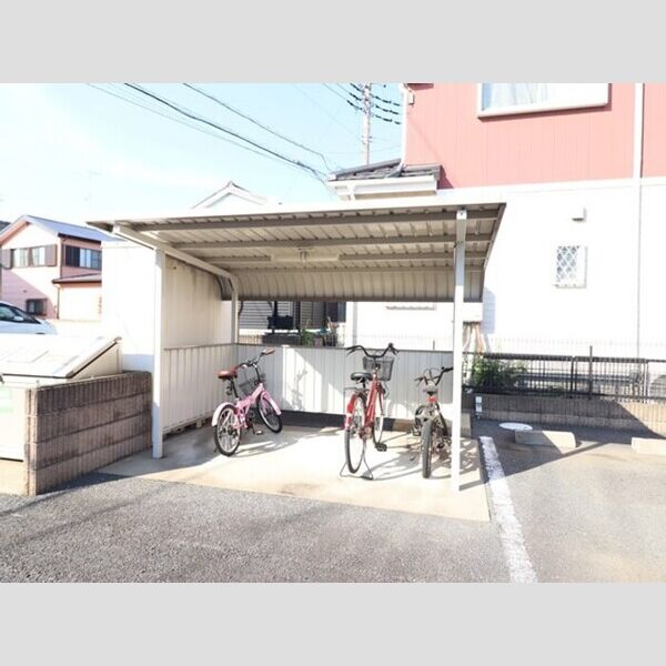 現地周辺 (駐輪場)