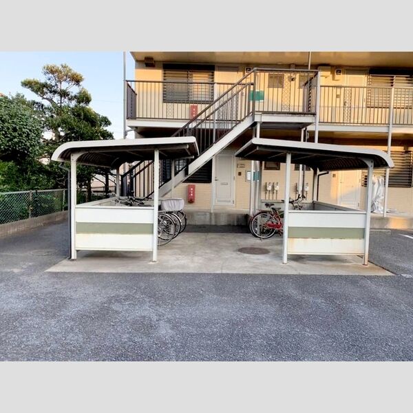 現地周辺 (駐輪場)