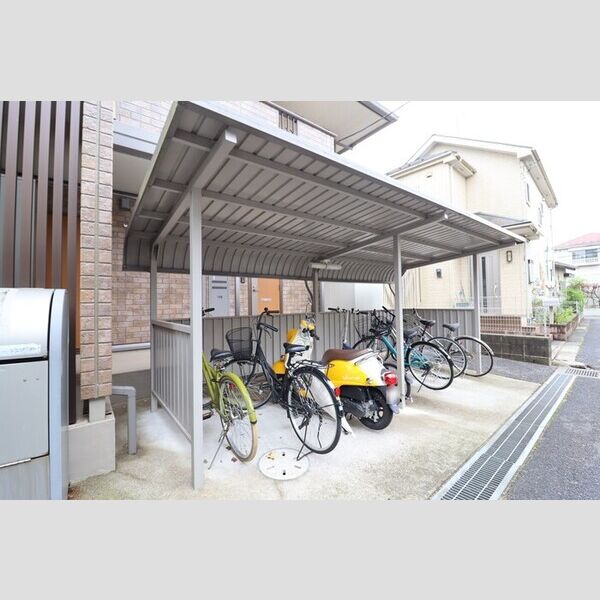 現地周辺 (駐輪場)