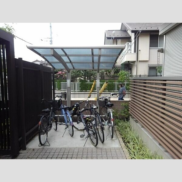 現地周辺 (駐輪場)