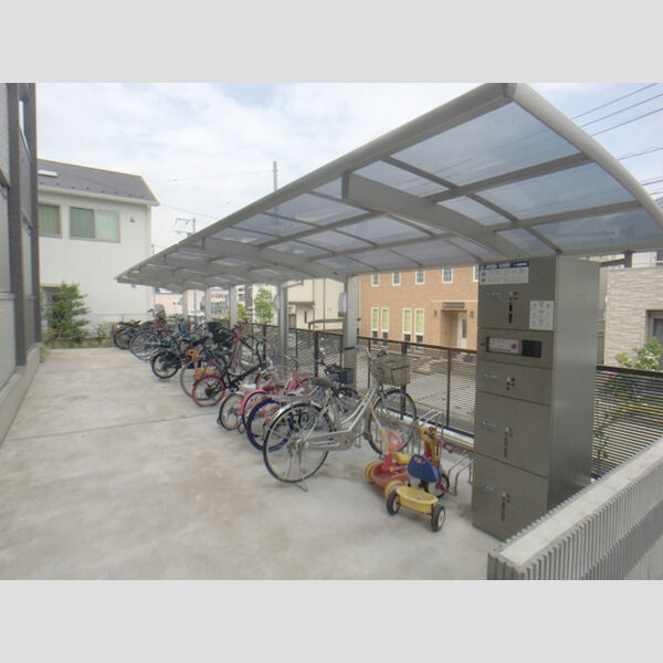 現地周辺 (駐輪場・宅配ボックス)