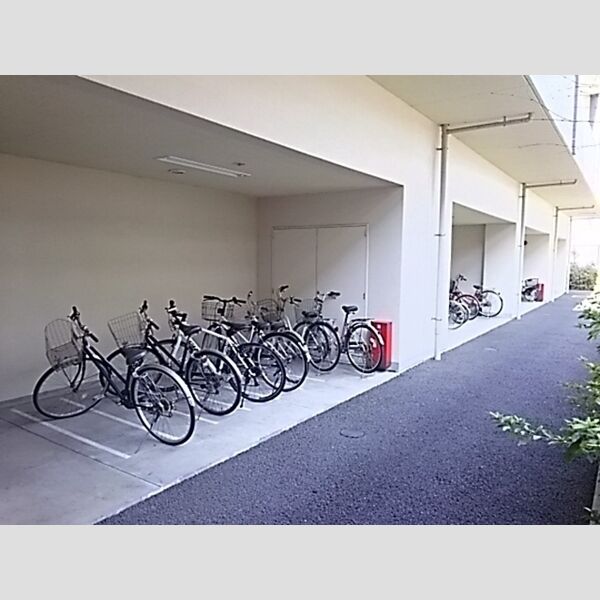 現地周辺 (駐輪場)