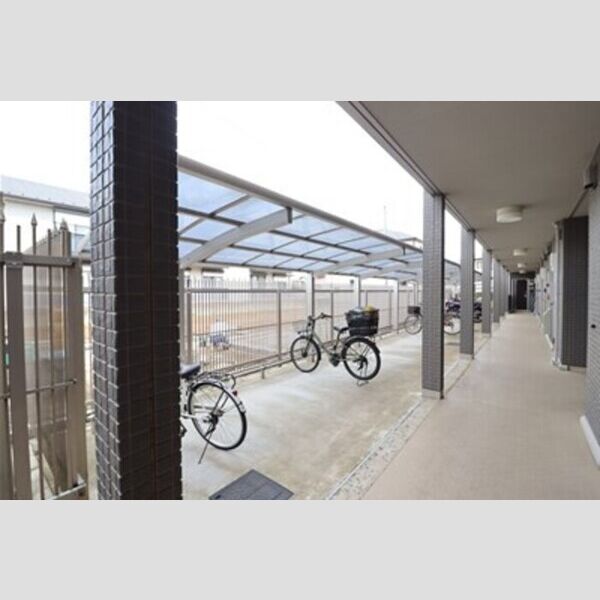 現地周辺 (駐輪場)