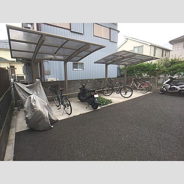 現地周辺 (駐輪場)