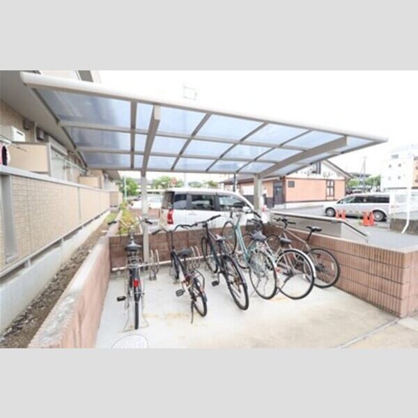 現地周辺 (駐輪場)