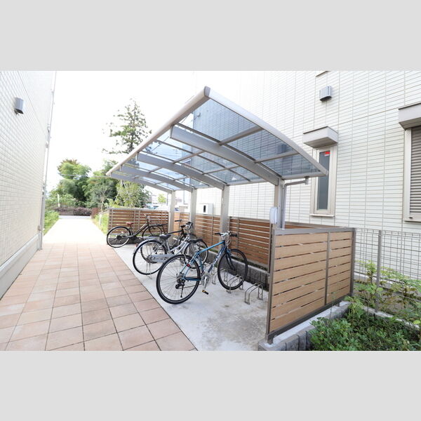 現地周辺 (駐輪場)