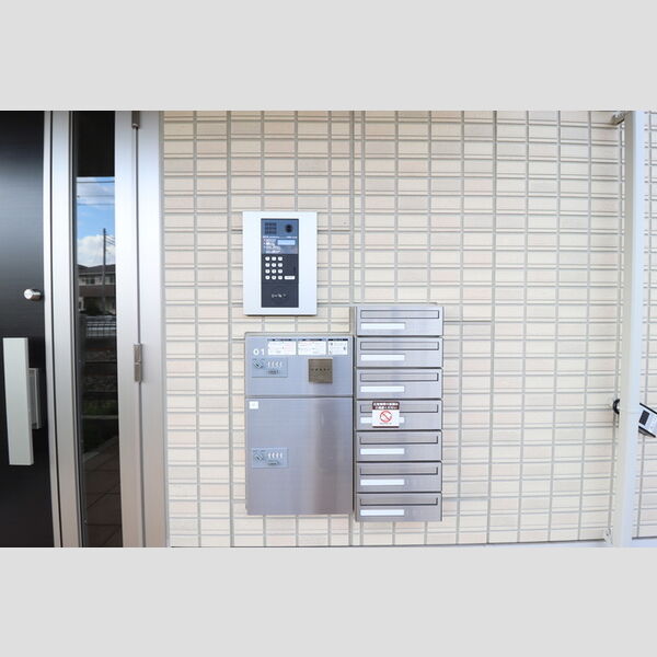 現地周辺 (オートロック　集合ポスト　宅配ボックス)